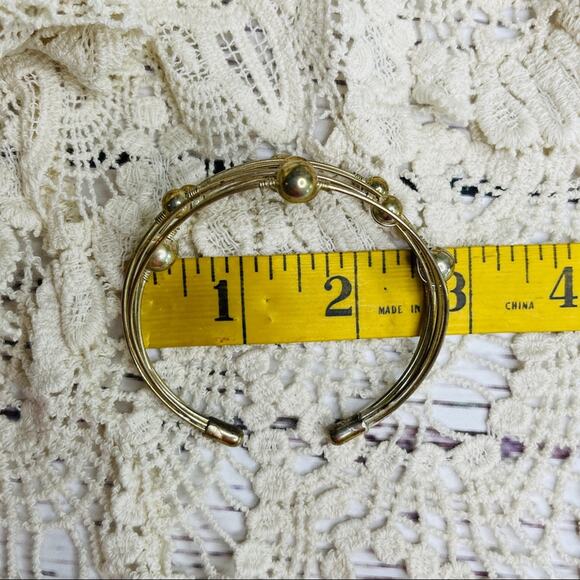 Gold color bracelet thin bands and beads - Picture 6 of 7